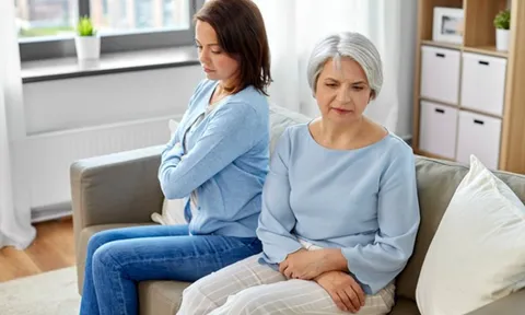 Bị mẹ chồng nói “chỉ là người ngoài” trước họ hàng, nàng dâu đáp lại một câu khiến cả nhà im lặng