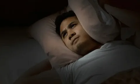 Chuyển 80 triệu cho bạn gái “đóng tiền phòng khách sạn tiếp khách”, tối hôm đó tôi lặng người khi nhận một bức ảnh