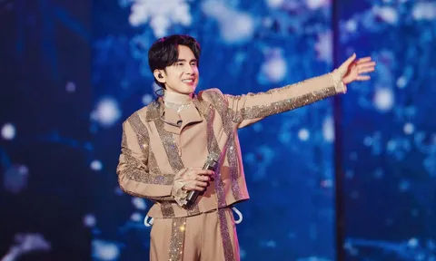 Đan Trường bay nửa vòng trái đất từ Mỹ về Việt Nam góp mặt trong show "Anh em bốn bể một nhà"