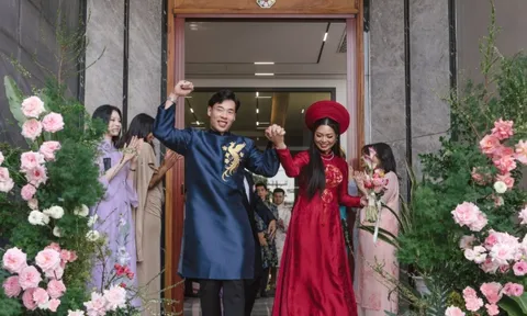 Khoảnh khắc chú rể Australia rước dâu tại Việt Nam gây “bão” mạng, vì một điều đặc biệt này