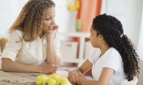 Phụ huynh Hà Nội hoảng hốt khi phát hiện tin nhắn lạ gửi cho con học tiểu học, nội dung khiến nhiều người rùng mình