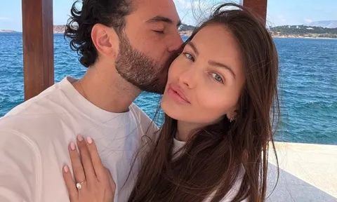 Khoảnh khắc “cô gái đẹp nhất thế giới” nhận lời cầu hôn gây chú ý mạng xã hội