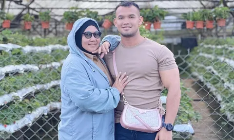 "Cô dâu Thu Sao" phiên bản Malaysia 51 tuổi hạnh phúc bên tình trẻ 28 tuổi, ra đường là bị nhận nhầm "mẹ con"