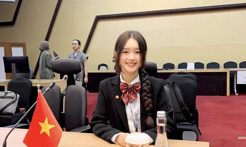 Không cần "vạch đích": Con gái tài xế xe tải khiến Harvard phải gọi tên ở tuổi 22