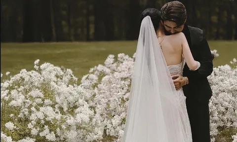 Từ tuổi thơ bán vé số đến sao V-pop: Hành trình nhiều thăng trầm của nam ca sĩ cưới mẹ đơn thân 2 con với câu ngôn tình nổi tiếng: “Kiếp sau em có muốn làm vợ anh không?”