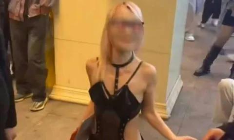 Đám đông “đứng hình” chứng kiến cặp đôi làm chuyện nhạy cảm giữa phố