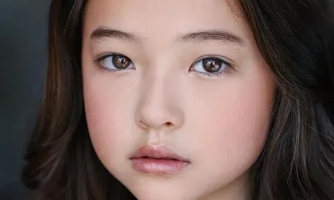 Nhan sắc tuổi 18 đẹp chấn động của "em bé đẹp nhất thế giới" Ella Gross