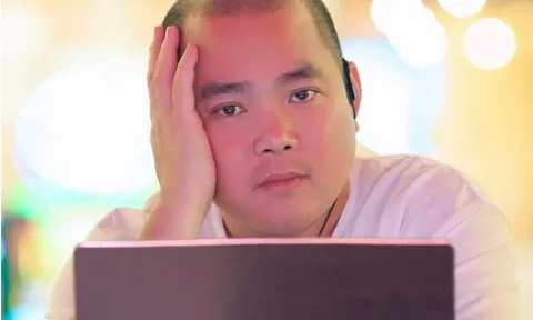 Từ hình ảnh hiền lành đến lộ clip tranh cãi với tài xế taxi gây xôn xao: Điều gì xảy ra với nhạc sĩ Minh Khang?