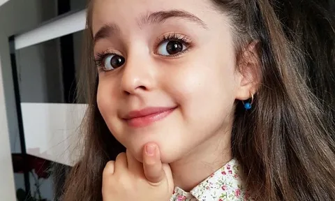 Nhan sắc tuổi 18 hút hồn của "thiên thần nhí" từng bị người lạ theo dõi, cha phải từ bỏ công việc để bảo vệ