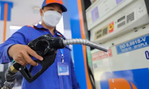 Giá xăng dầu ngày 22/3: Căng thẳng Trung Đông đẩy giá dầu thế giới lên cao, giá trong nước ra sao?