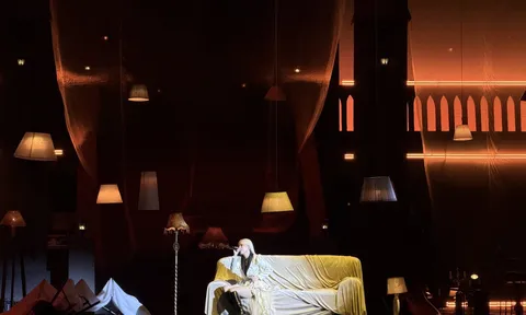 Nhạc sĩ Huy Tuấn "đổ gục" trước concert của Phùng Khánh Linh: Cái kết ngọt ngào cho cô gái từng ăn bánh tráng sống qua ngày