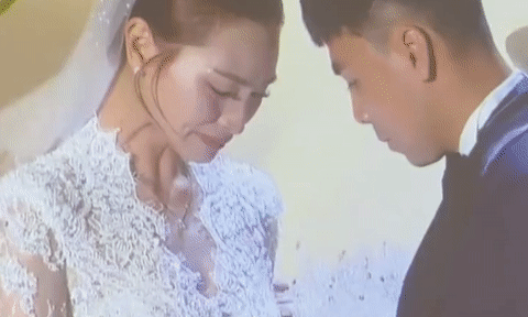 Đức Huy giấu gì trong bó hoa? Sự thật khiến MC Huyền Trang bật khóc ngay trên lễ đường