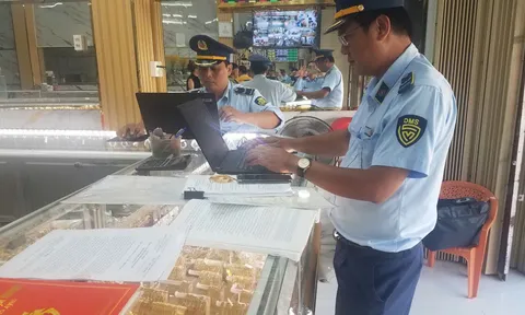 Bất ngờ kiểm tra 9 doanh nghiệp vàng: Lộ hàng loạt sản phẩm giả Chanel, Versace, phạt gần 580 triệu đồng