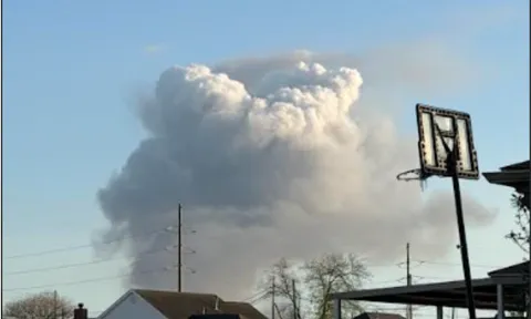 Texas rung chuyển vì nổ lớn tại nhà máy lọc dầu Valero: Cư dân hoảng loạn, cửa sổ rung lắc mạnh