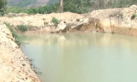 Phát hiện xe đạp và đồ dùng của 2 bé gái trên bờ, hé lộ vụ đuối nước thương tâm ở Lâm Đồng