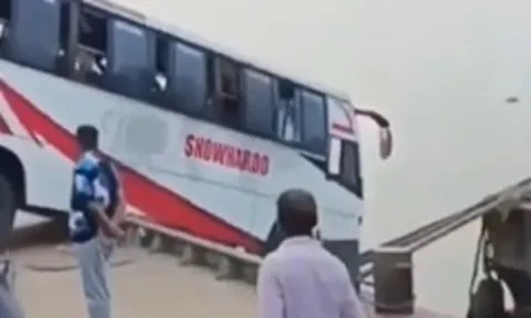 Xe khách lao xuống sông sâu 24m, ít nhất 16 người thiệt mạng: Hé lộ tình tiết đau lòng