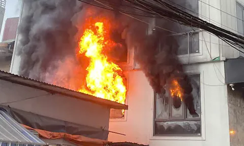 Thoát hiểm ngoạn mục giữa hỏa hoạn ở Lĩnh Nam: 7 người sống sót nhờ kỹ năng sinh tồn và lòng dũng cảm đáng học hỏi của những "người hùng"