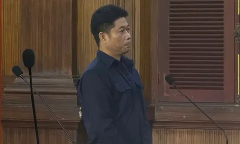 Chồng "hờ" xâm hại con gái riêng ngay trước mặt vợ, diễn biến vụ việc khiến ai cũng phẫn nộ