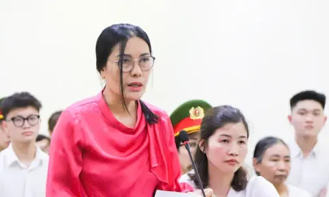 Khóc trong 40 phút, cựu hiệu trưởng Ba Đình xin giảm nhẹ hình phạt tại TAND Hà Nội