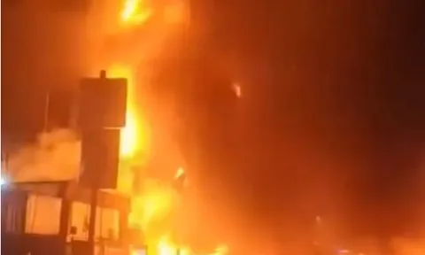 Trung Quốc: Lửa bao trùm chung cư, nhiều người mắc kẹt