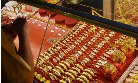 Giá vàng hôm nay 30/3: Vàng miếng và vàng nhẫn cùng “đứng giá”, diễn biến khó lường