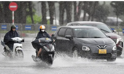 Sau giông lốc, mưa đá gây thiệt hại, không khí lạnh chuẩn bị tràn xuống miền Bắc
