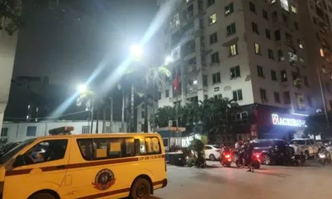 Phong tỏa hiện trường vụ việc nam sinh lớp 10 rơi từ tầng cao chung cư tử vong tại Hà Nội