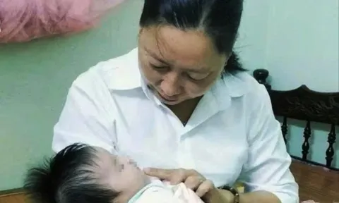 Phát hiện trẻ 20 ngày tuổi bị bỏ rơi giữa sáng sớm, lời nhắn của mẹ gây xúc động