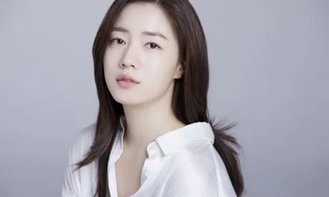 Ryu Hwa Young báo tin hỷ, người hâm mộ "đứng hình" vì tưởng... trò đùa ngày Cá tháng Tư