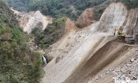 Hiện trường vụ sạt lở tại công trường Lào Cai, 2 người bị vùi lấp tử vong