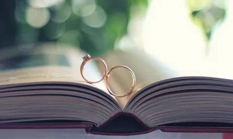 Lời trăn trối xót xa khép lại 10 năm hôn nhân kỳ lạ của chàng trai 25 và người vợ 65 tuổi