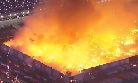 Nhân viên phóng hỏa đốt kho hàng 213 triệu USD của công ty vì lương thấp