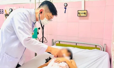 Vụ nhiều học sinh tiểu học ở TP.HCM nghi ngộ độc thực phẩm: Sở Y tế thông tin mới nhất, mẫu thức ăn bán trú đã đem đi xét nghiệm