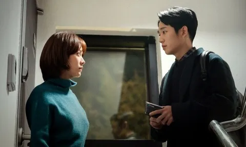 Nửa đêm sang nhà chồng cũ theo lời cầu cứu, tôi chưa kịp buông lời mỉa mai thì đã phải bật khóc nức nở vì một sự thật anh giấu kín suốt bấy lâu