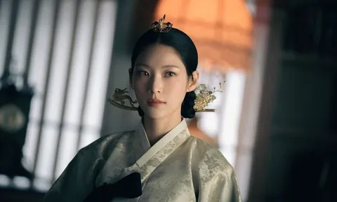 Không thể rời mắt khỏi nữ phụ Perfect Crown: Nhan sắc và diễn xuất "phá đảo" mạng xã hội