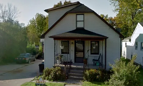 Người phụ nữ đập vỡ cửa sổ trốn chạy giữa đêm: Bí mật kinh hoàng phía sau khiến ai cũng lạnh sống lưng