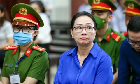 Cơ quan thi hành án công khai giá trị hai túi Hermès “bạch tạng” của bà Trương Mỹ Lan