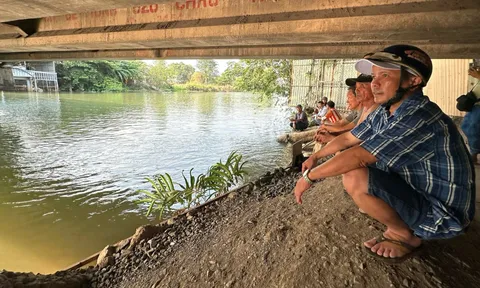 Người đàn ông để lại xe máy, nghi nhảy cầu tự tử ở Đồng Nai: Hé lộ danh tính sau sự xuất hiện của người phụ nữ