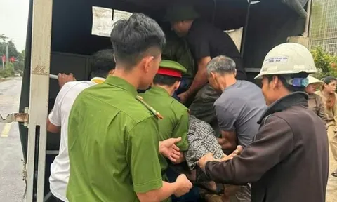 Trượt ngã trên đường đèo bị thương nặng, người phụ nữ được giải cứu khẩn cấp trong đêm mưa