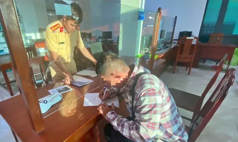 Bị phạt tốc độ, người đàn ông bất ngờ được CSGT hỗ trợ tiền nộp phạt và câu chuyện ấm lòng phía sau