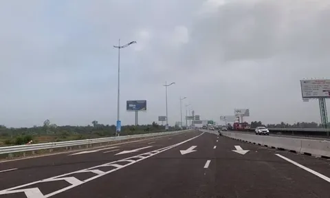 Tai nạn đau lòng trên cao tốc Trung Lương – Mỹ Thuận ngày 30/4: Vừa bước xuống xe, tài xế bị ô tô khách tông chết