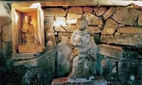 Phát hiện lăng mộ cổ đề tên “Tề Thiên Đại Thánh” cùng thanh gậy sắt dài hơn 7 mét: Tôn Ngộ Không có thật?