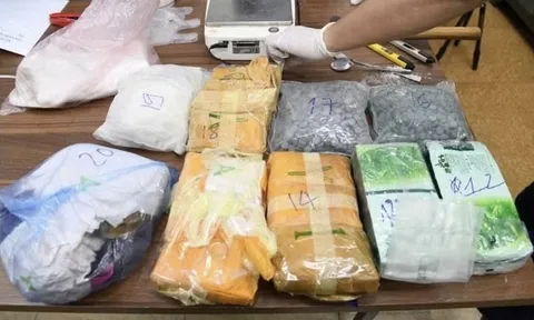 Chặn đứng xe chở thùng carton "lạ", cảnh sát nổ súng lật tẩy đường dây ma túy xuyên quốc gia cực lớn