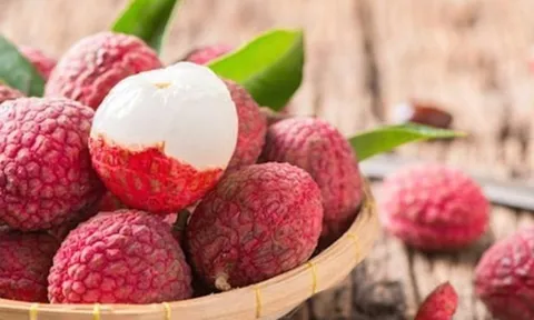 Thời điểm "đại kỵ" khi ăn quả vải đối với 2 nhóm người này, ăn vải thế nào mới đúng?