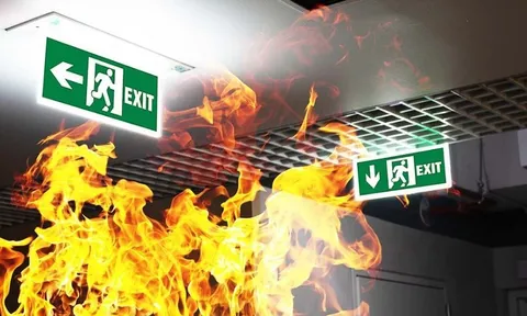 Thương tâm: Phát hiện cặp vợ chồng ôm nhau tử vong trong vụ cháy khách sạn ở Ấn Độ, 21 người thiệt mạng