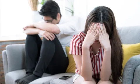 Bí mật sau những tin nhắn lúc nửa đêm của chồng trong nhóm phụ huynh: Sự thật tôi không bao giờ ngờ tới