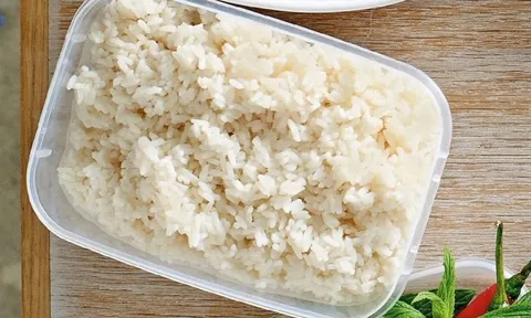 Cơm để qua đêm có thực sự gây ung thư như lời đồn?