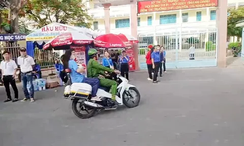 Công an đến tận nhà đưa nữ sinh ngủ quên tới điểm thi tốt nghiệp THPT