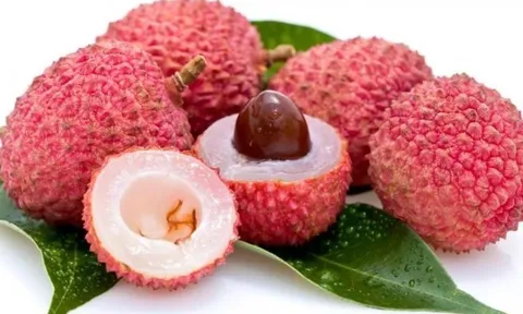 Vải thiều ngọt lịm mùa hè, người cao huyết áp ăn thế nào để không hại sức khỏe?