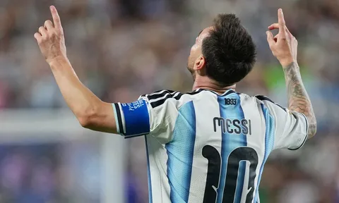 200 trận và cú hat-trick lịch sử: Messi đưa Argentina khởi đầu hoàn hảo